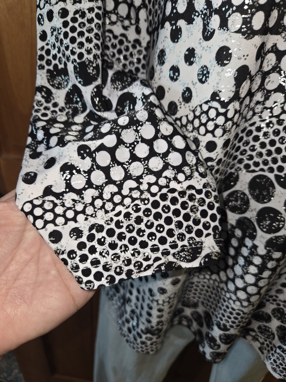 Emily Daniels Black & White Dot-Pattern Keyhole Women's Blouse - Picture 4 of 9
